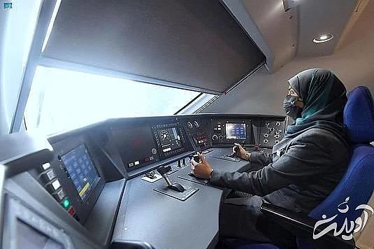 (تصویر) غافلگیری تازه عربستان؛ زنان راننده قطار حرمین شریفین شدند